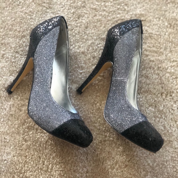 Fabulous silver/black glitter pumps. - Picture 4 of 7